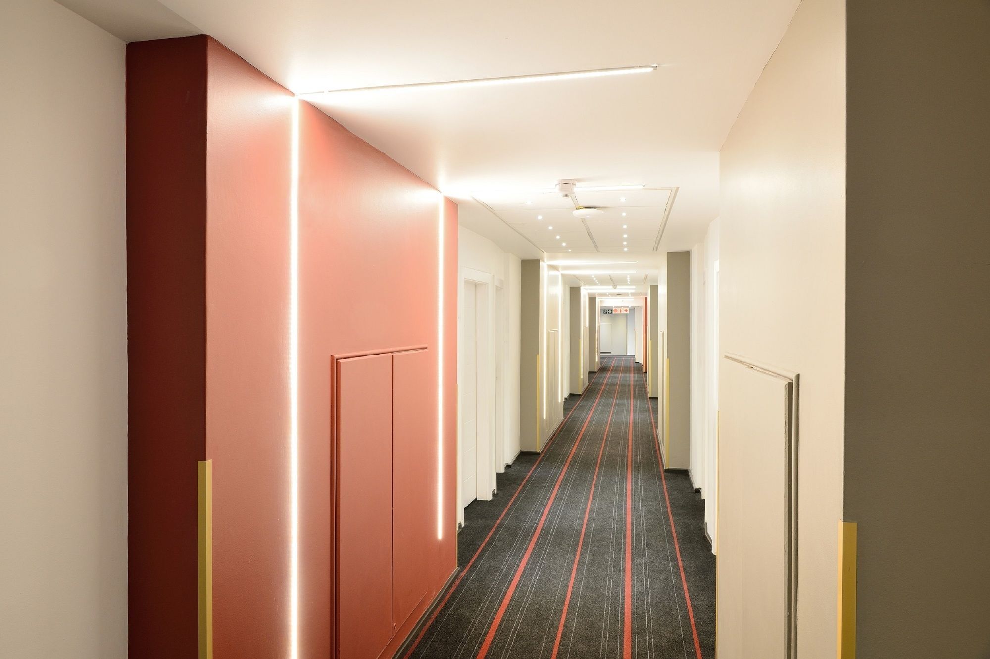 Onomo Hotel Johannesburg Sandton Exterior photo